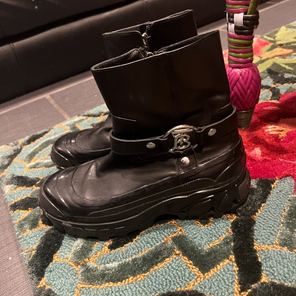Burberry winter boots